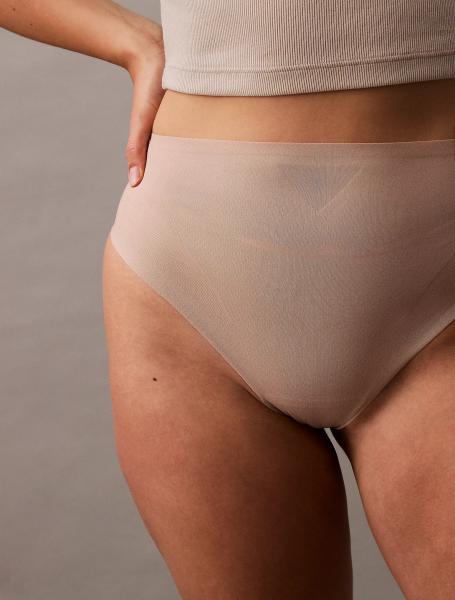 Calvin Klein Shapewear Stay-Put Mesh string