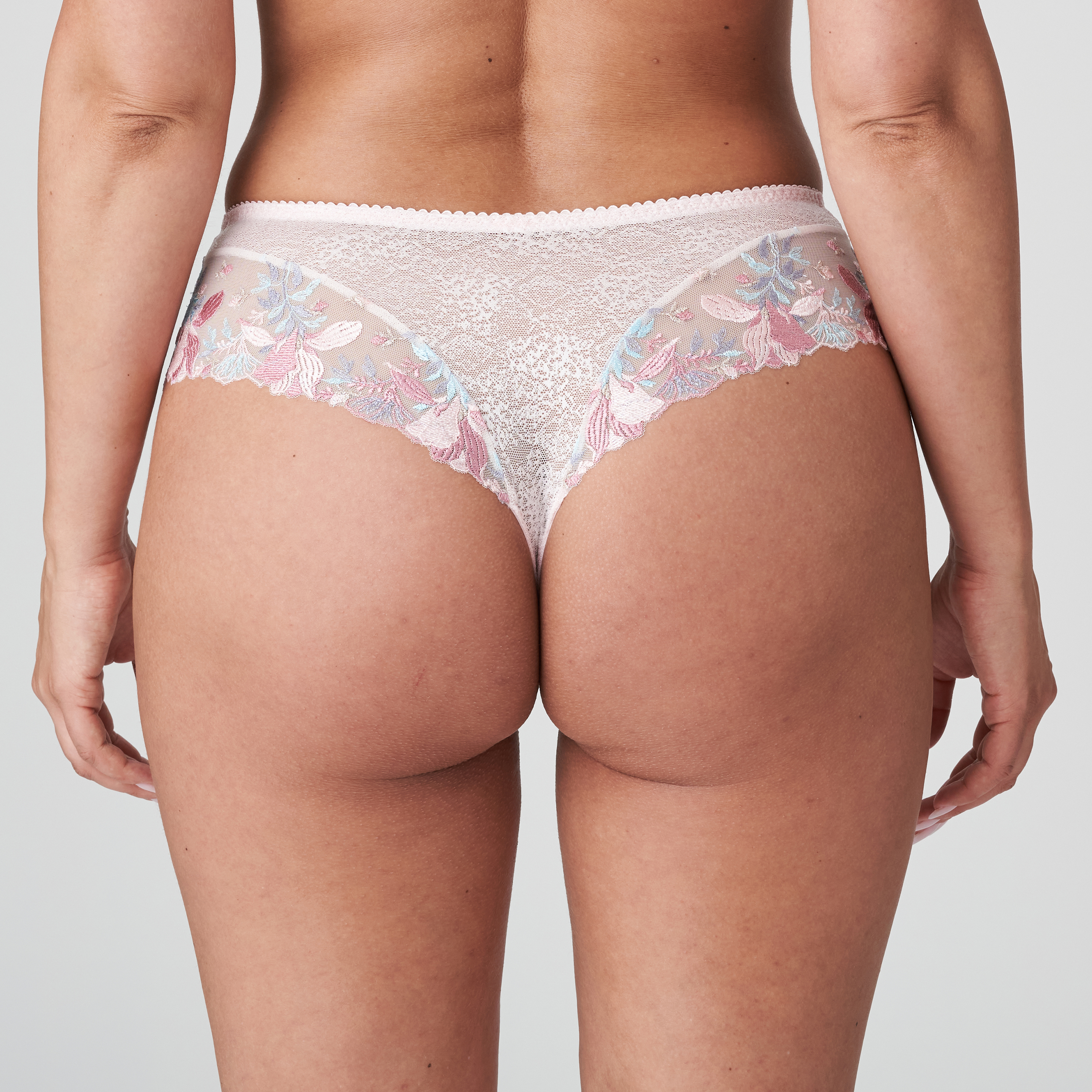 PrimaDonna Mohala luxestring
