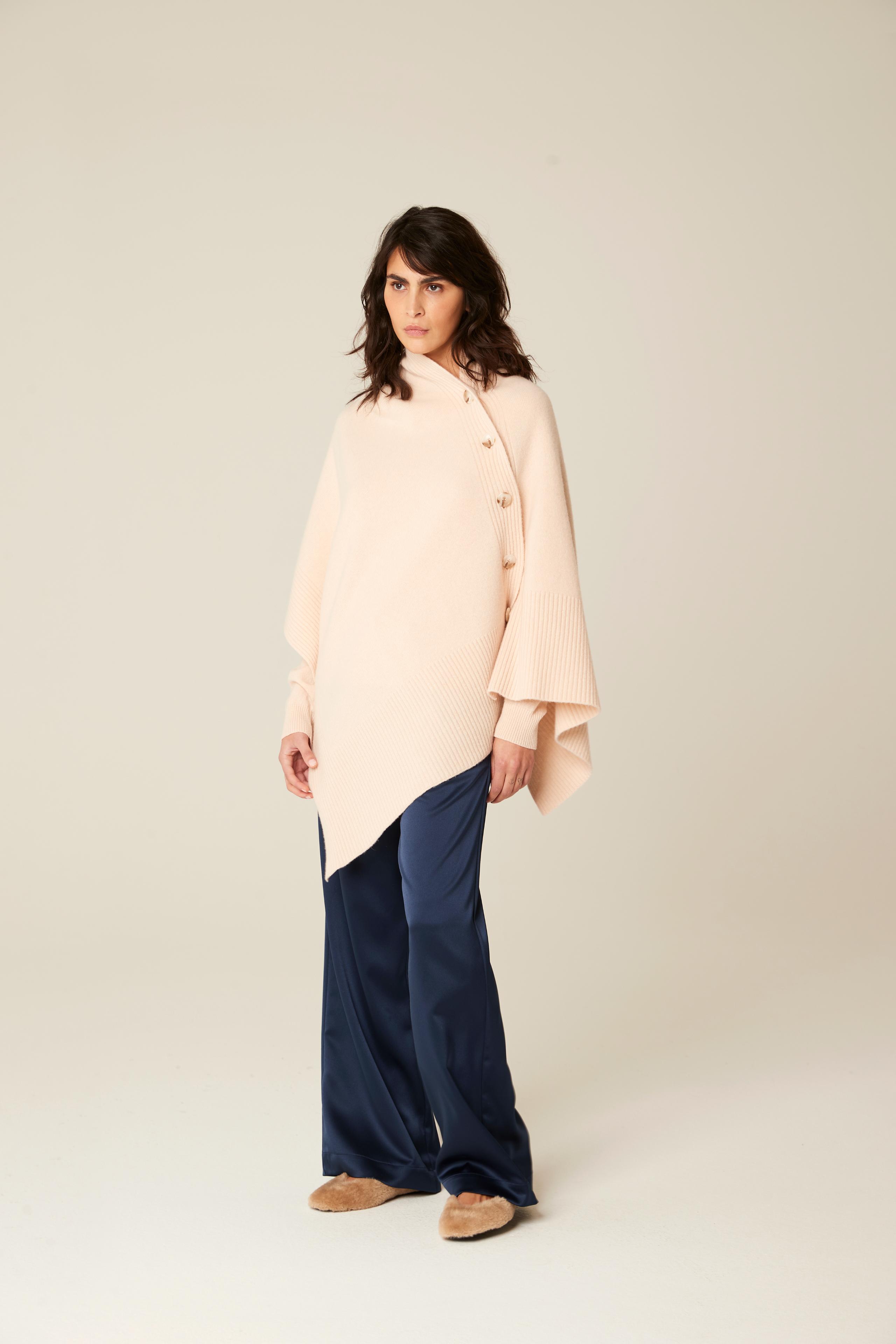 Pluto Tegan Poncho met knopen