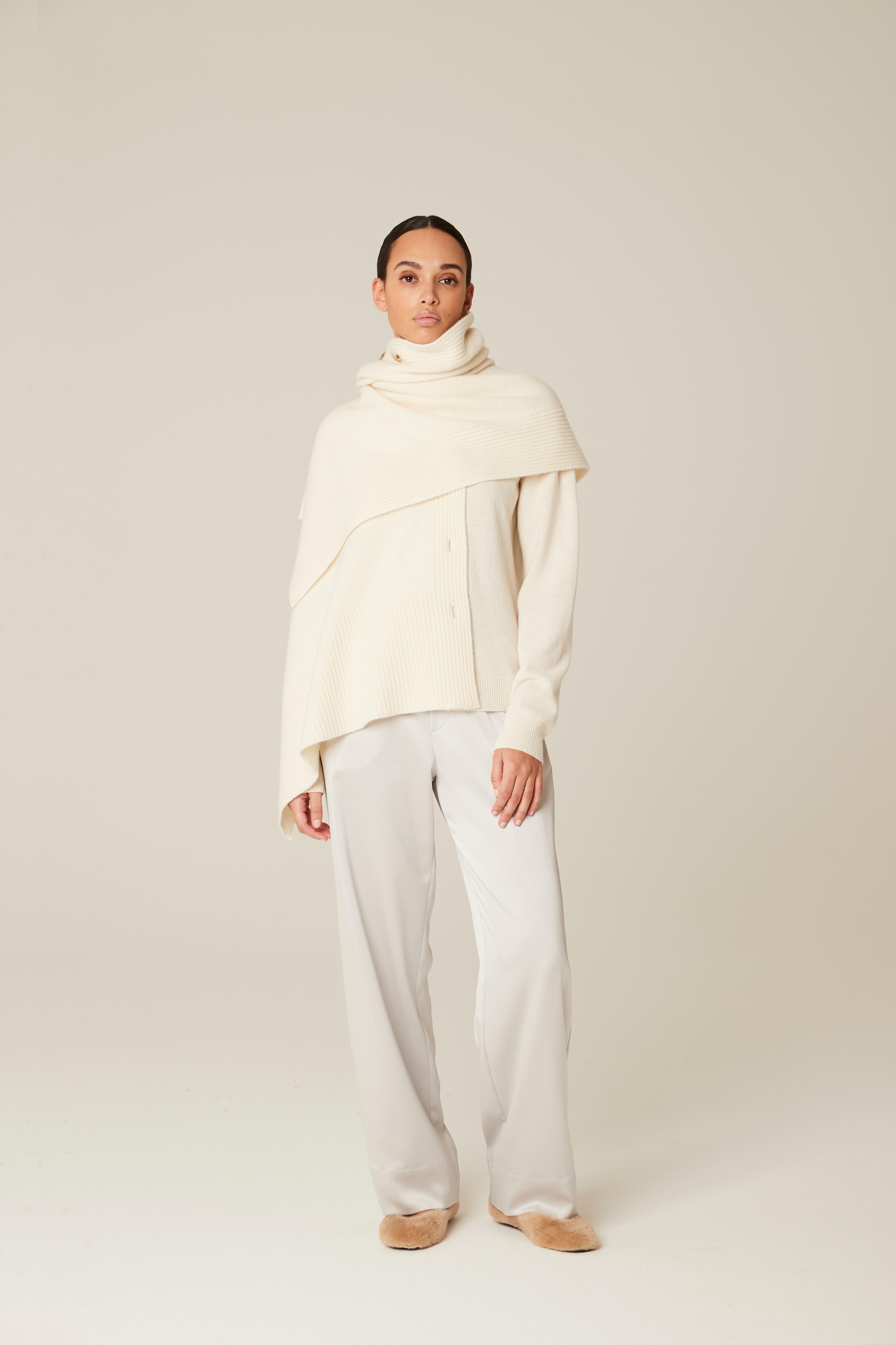 Pluto Tegan Poncho met knopen