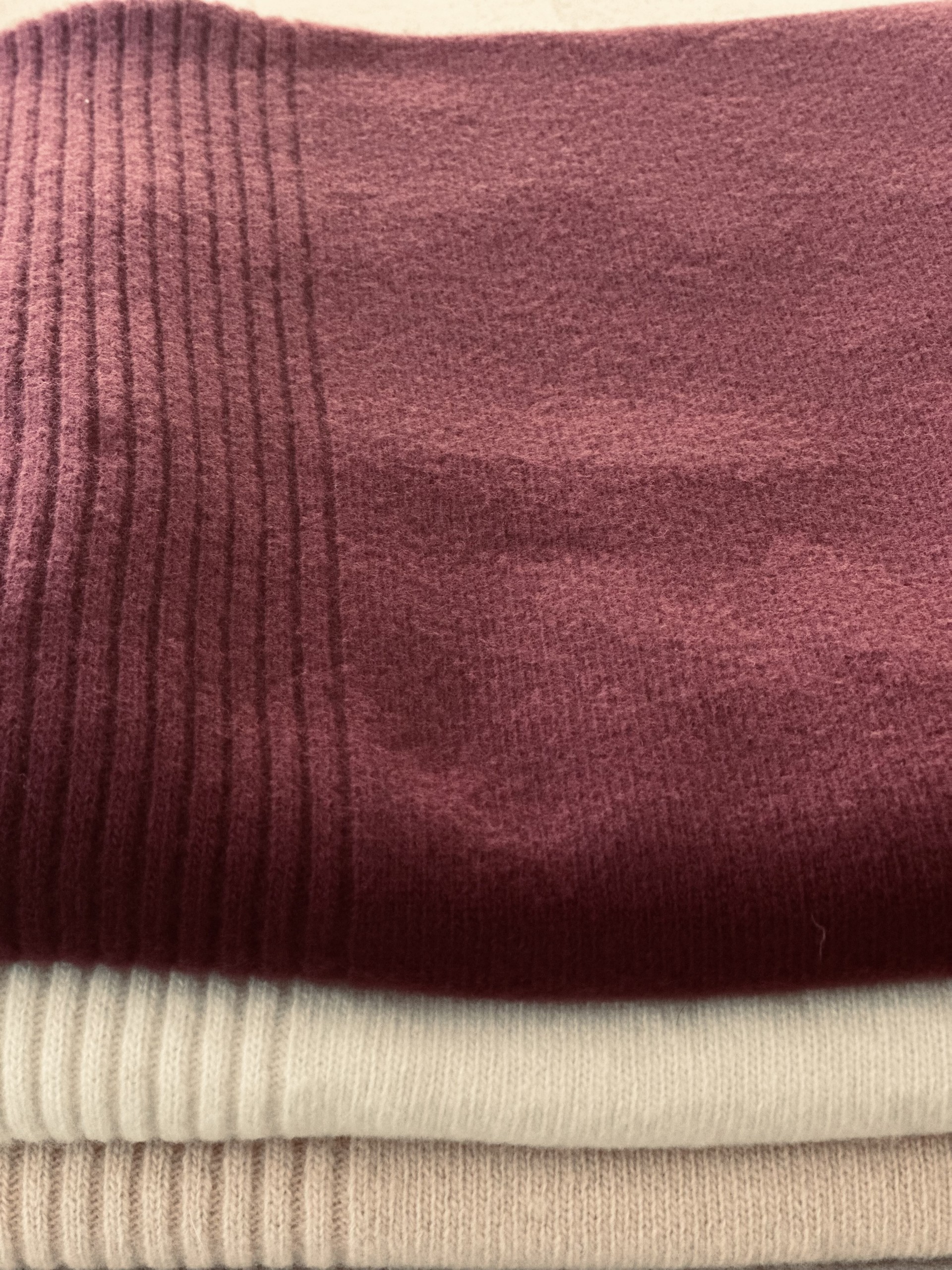 Pluto Tegan Poncho met knopen