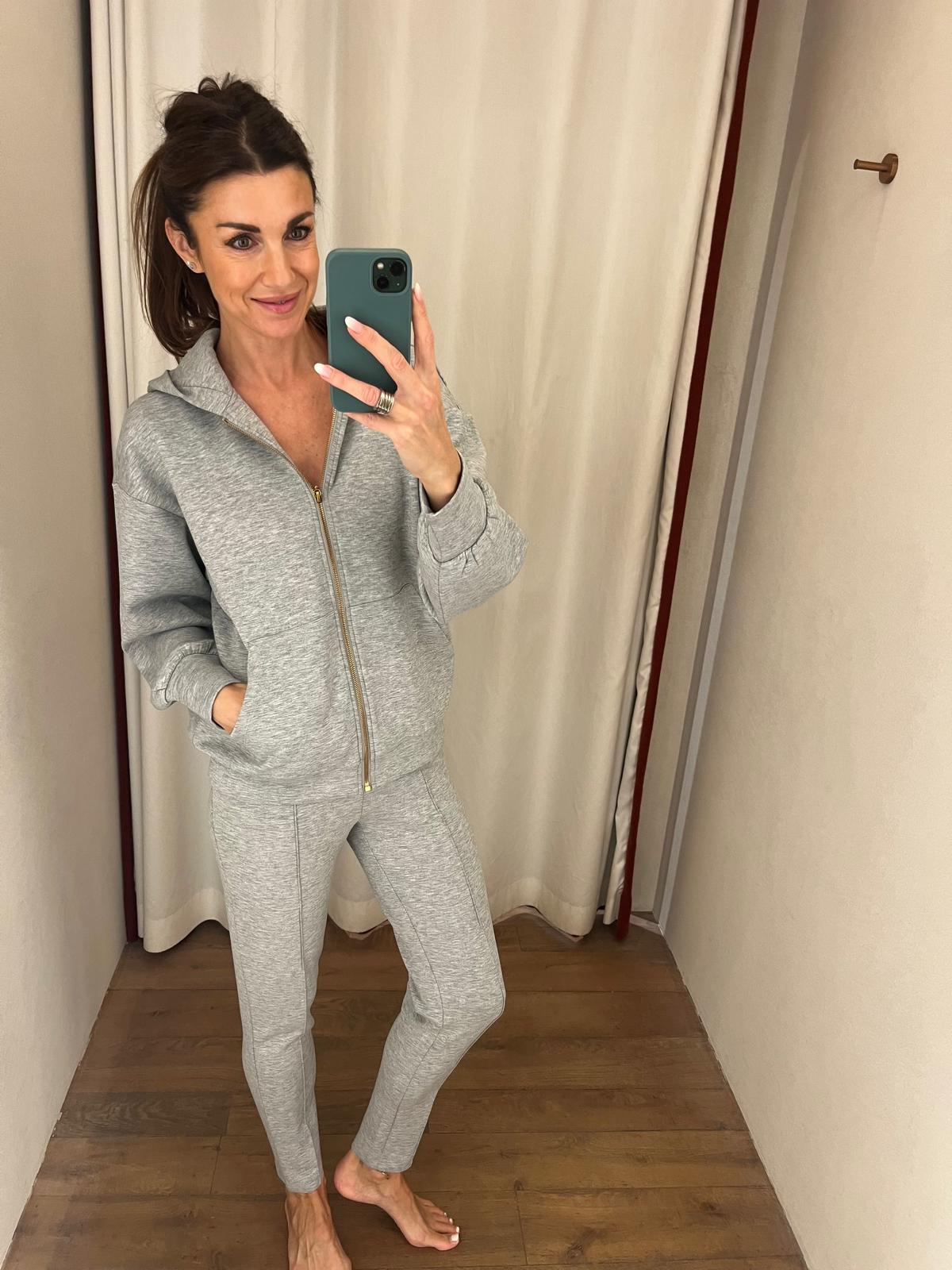 Twin-Set pull met kap en rits + broek