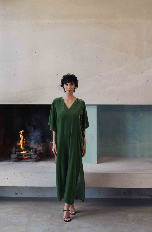Marjolaine Bruna Lang kleed in velour met zijde