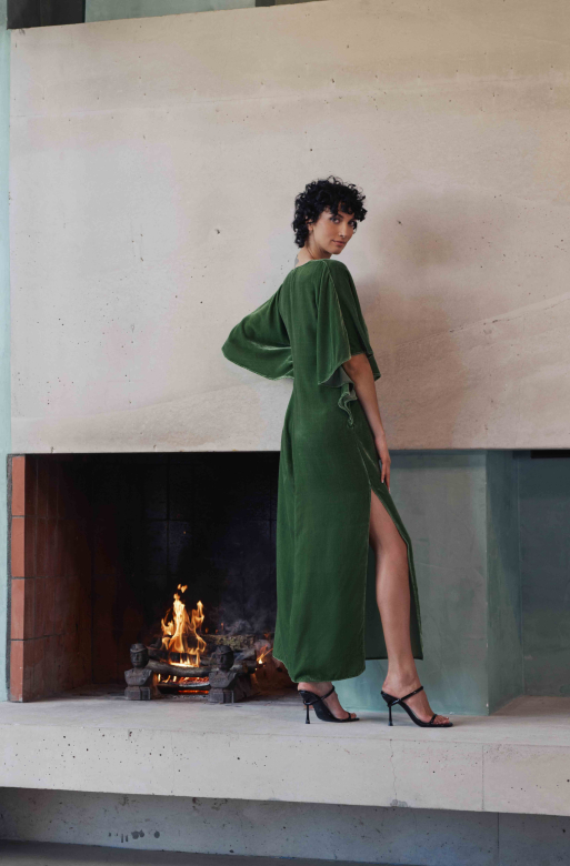 Marjolaine Bruna Lang kleed in velour met zijde